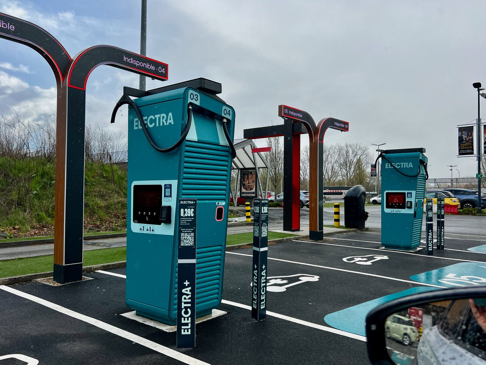Voorbeeld van laadpunten op een zakelijke parkeerlocatie