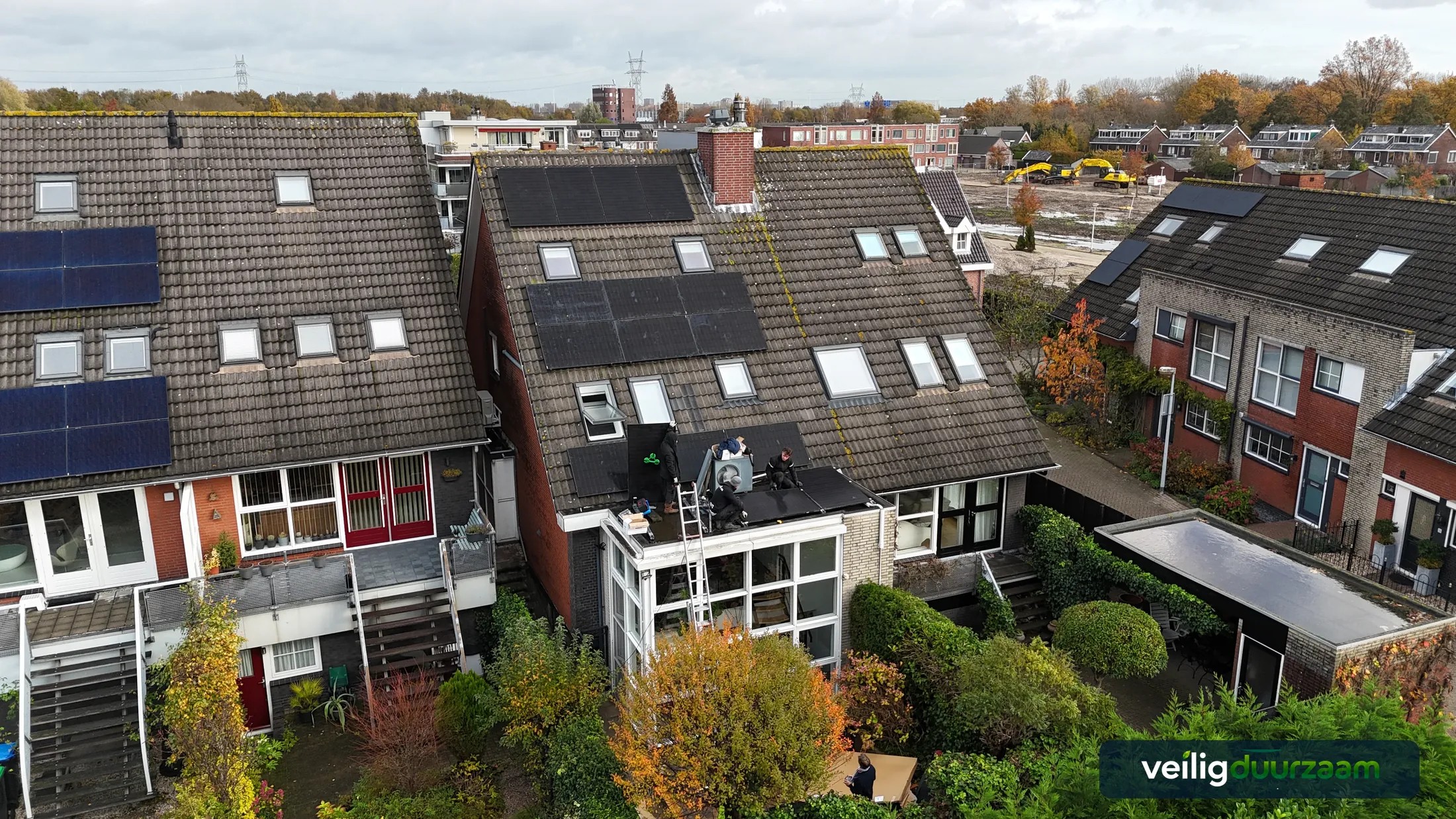 Dronebeeld van een zonnepanelenplaatsing in Barendrecht